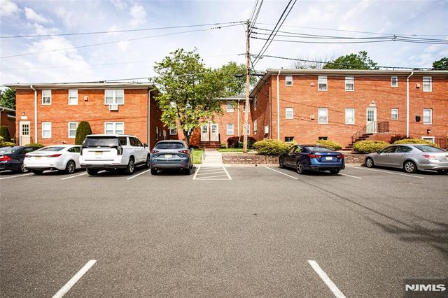 1130 Valley Road 2B, Wayne, NJ 07470