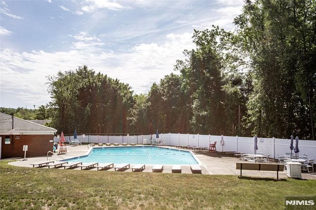 1130 Valley Road 2B, Wayne, NJ 07470