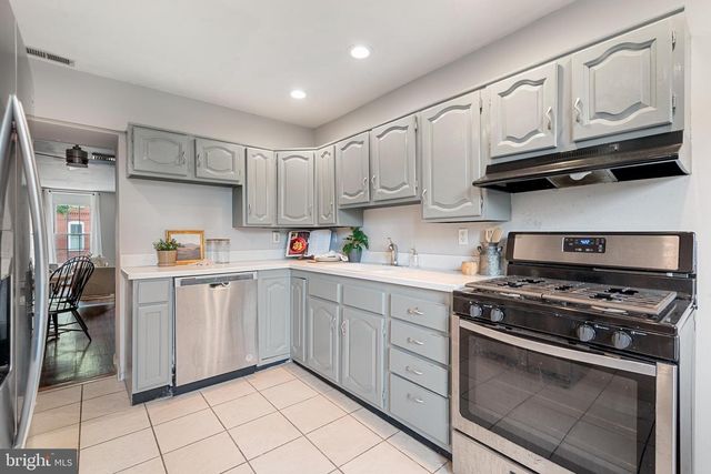 130 E RANDALL ST, Baltimore, MD 21230