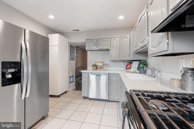130 E RANDALL ST, Baltimore, MD 21230