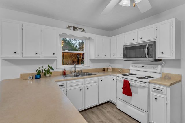 2440 Laurel Hill Ct, Murfreesboro, TN 37129