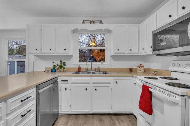 2440 Laurel Hill Ct, Murfreesboro, TN 37129