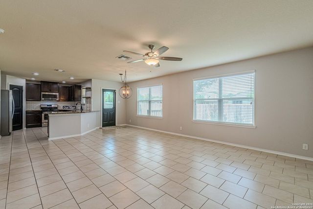 9827 SELESTAT PT, Schertz, TX 78154