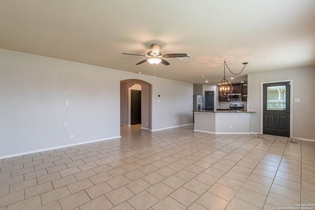 9827 SELESTAT PT, Schertz, TX 78154