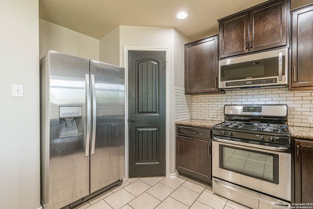 9827 SELESTAT PT, Schertz, TX 78154