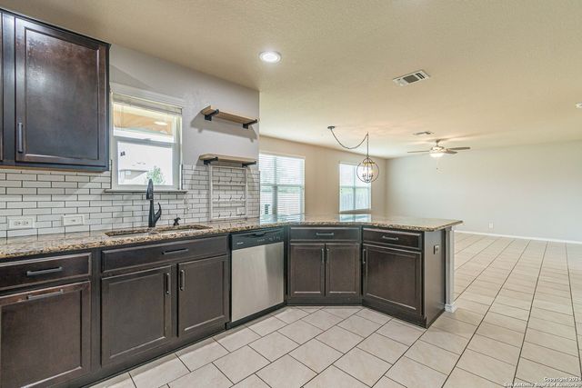9827 SELESTAT PT, Schertz, TX 78154