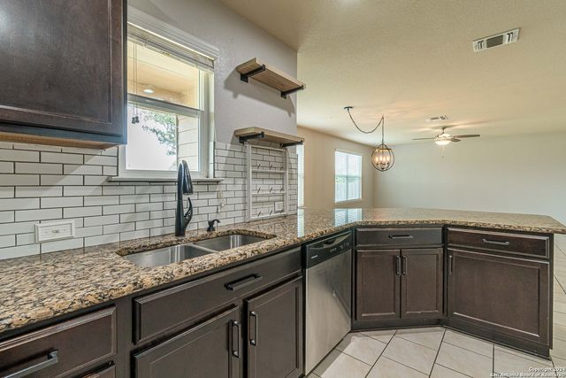 9827 SELESTAT PT, Schertz, TX 78154