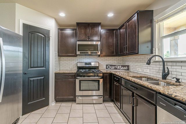 9827 SELESTAT PT, Schertz, TX 78154