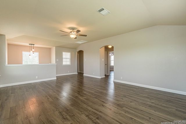 9827 SELESTAT PT, Schertz, TX 78154