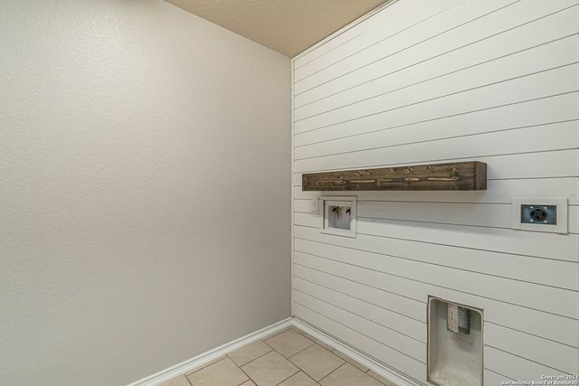 9827 SELESTAT PT, Schertz, TX 78154