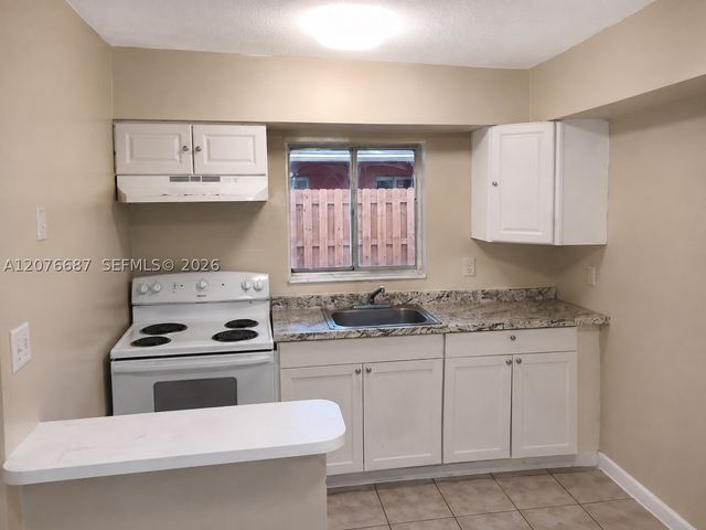 7380 NW 38th St 3, Davie, FL 33024