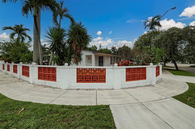 790 W 73rd Place, Hialeah, FL 33014