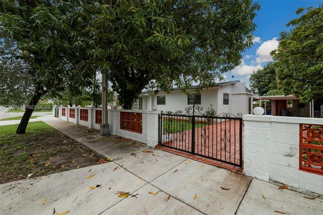 790 W 73rd Place, Hialeah, FL 33014