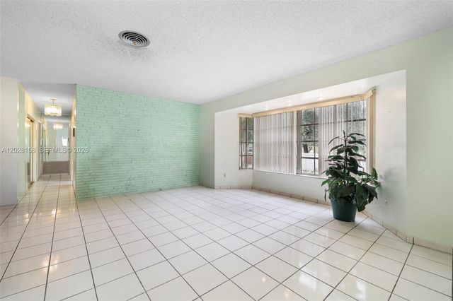790 W 73rd Place, Hialeah, FL 33014