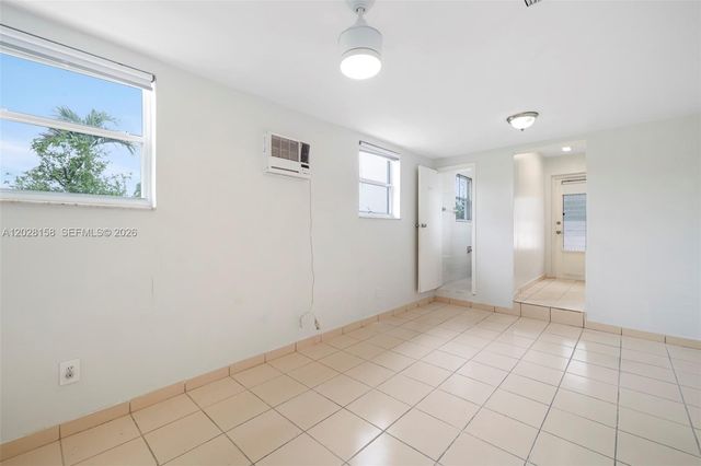 790 W 73rd Place, Hialeah, FL 33014