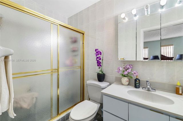 790 W 73rd Place, Hialeah, FL 33014