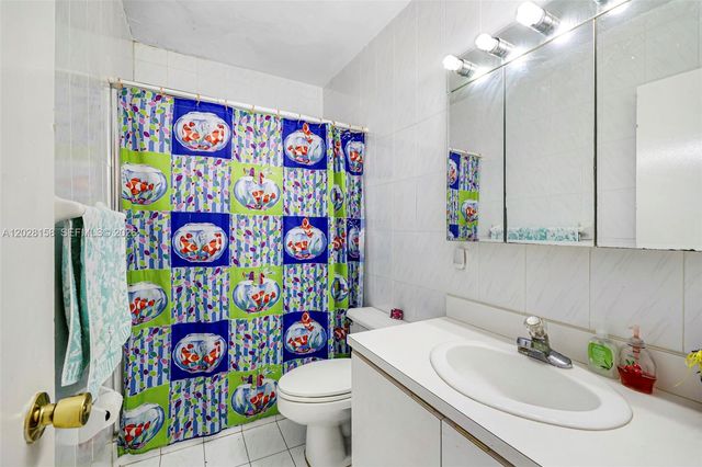 790 W 73rd Place, Hialeah, FL 33014