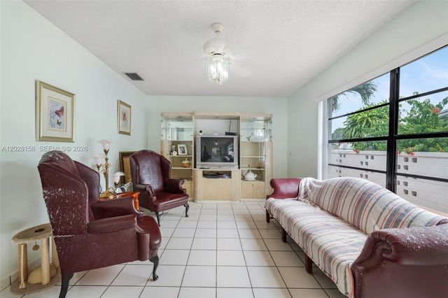 790 W 73rd Place, Hialeah, FL 33014
