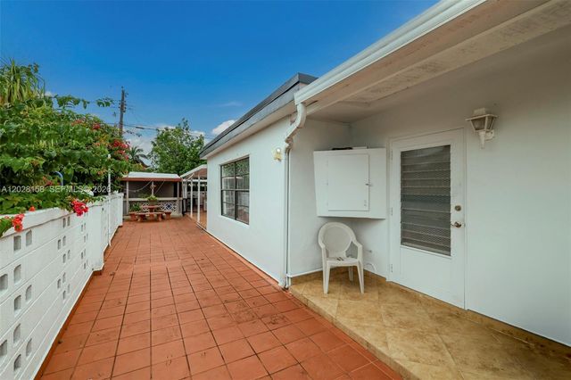 790 W 73rd Place, Hialeah, FL 33014