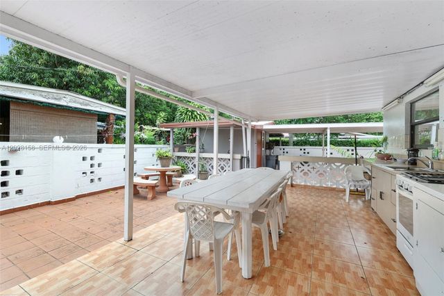 790 W 73rd Place, Hialeah, FL 33014