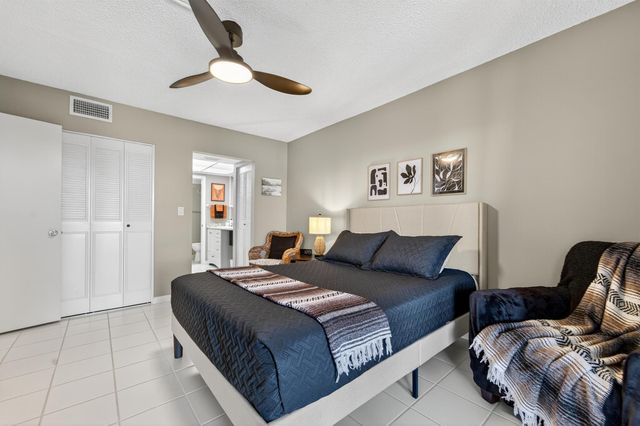 2724 N Garden Drive 403, Lake Worth, FL 33461