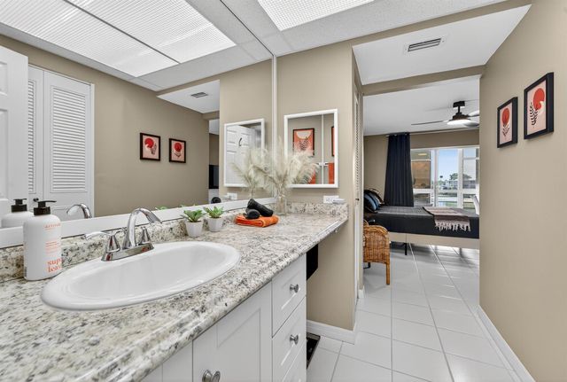 2724 N Garden Drive 403, Lake Worth, FL 33461