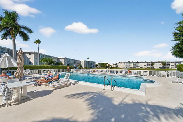 2724 N Garden Drive 403, Lake Worth, FL 33461