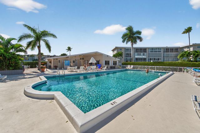 2724 N Garden Drive 403, Lake Worth, FL 33461