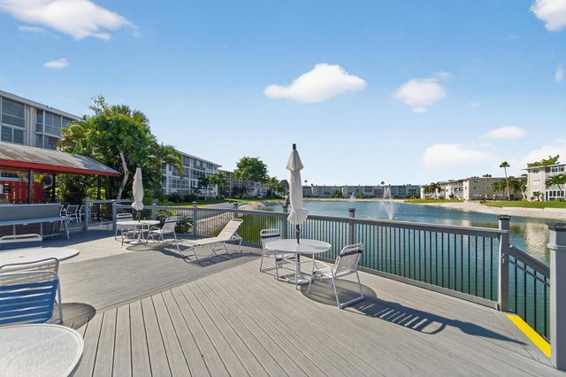 2724 N Garden Drive 403, Lake Worth, FL 33461