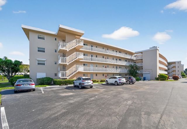 2724 N Garden Drive 403, Lake Worth, FL 33461