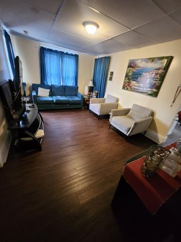 12 Fisher St, Lowell, MA 01850