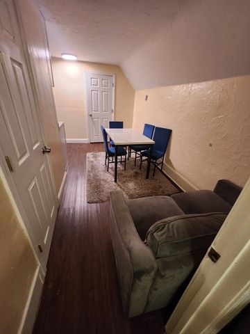 12 Fisher St, Lowell, MA 01850