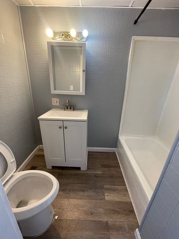 12 Fisher St, Lowell, MA 01850