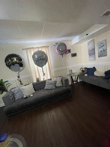 12 Fisher St, Lowell, MA 01850