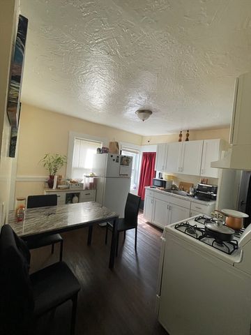 12 Fisher St, Lowell, MA 01850