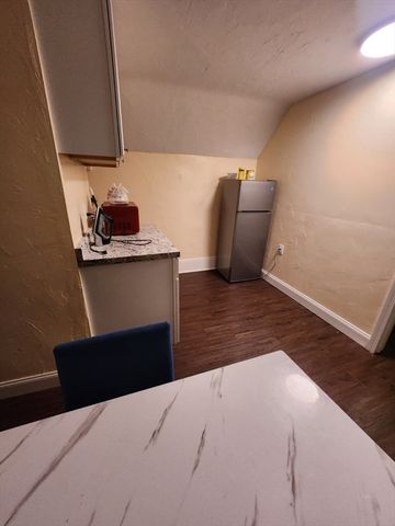 12 Fisher St, Lowell, MA 01850
