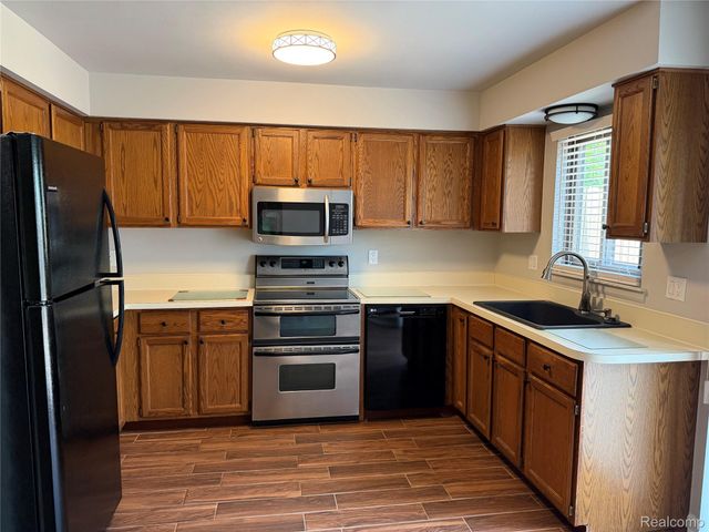 5220 W Utica Road, Shelby Charter Township, MI 48317