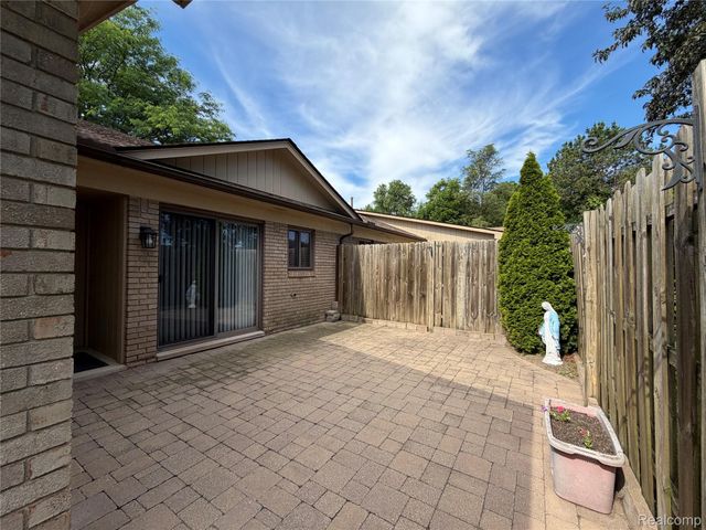 5220 W Utica Road, Shelby Charter Township, MI 48317