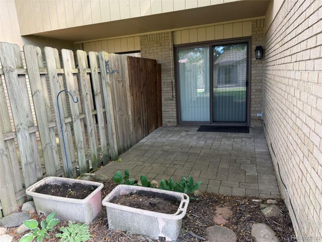 5220 W Utica Road, Shelby Charter Township, MI 48317
