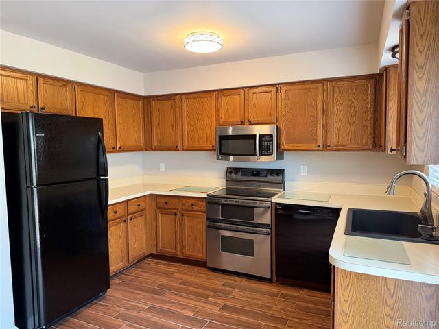 5220 W Utica Road, Shelby Charter Township, MI 48317