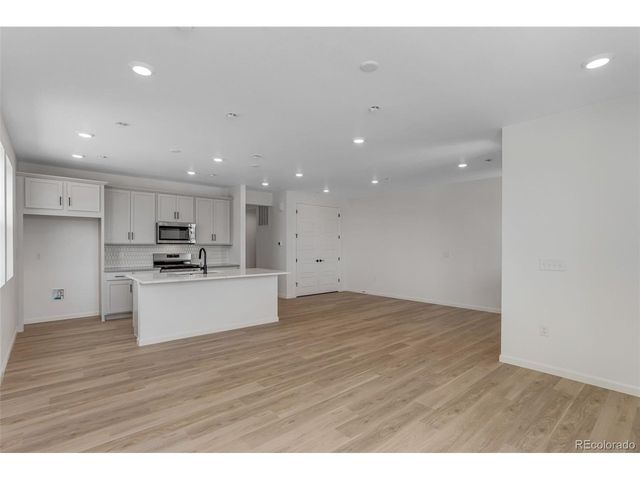 1422 Hudson Pl, Longmont, CO 80501