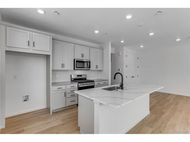 1422 Hudson Pl, Longmont, CO 80501