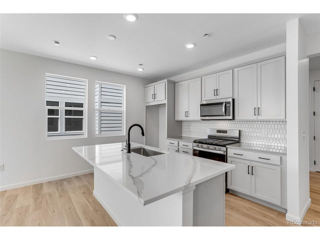 1422 Hudson Pl, Longmont, CO 80501