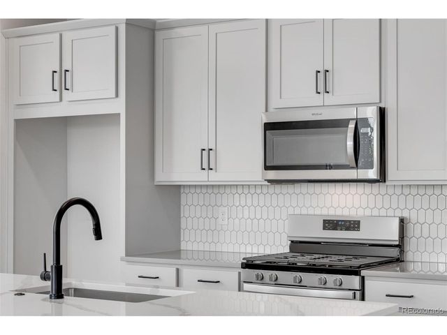 1422 Hudson Pl, Longmont, CO 80501