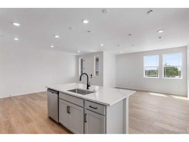 1422 Hudson Pl, Longmont, CO 80501