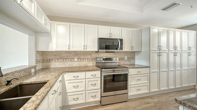 8735 OLDE HICKORY AVENUE 8105, Sarasota, FL 34238