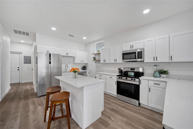 1011 S Armstrong Avenue A, Denison, TX 75020