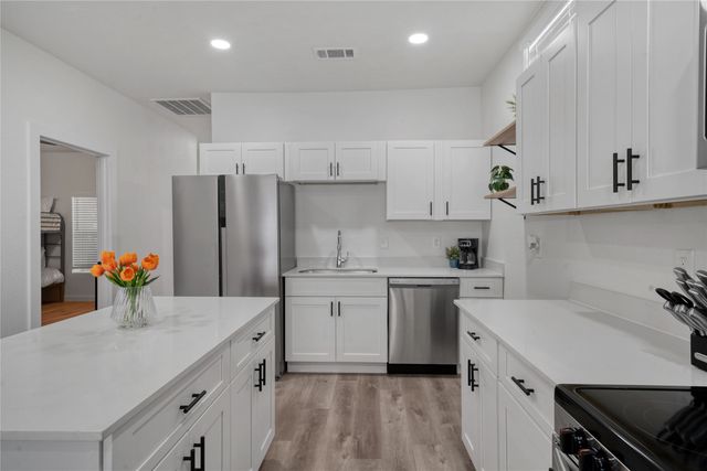 1011 S Armstrong Avenue A, Denison, TX 75020