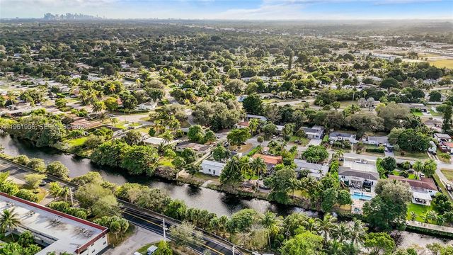 201 S Biscayne River Dr, Miami, FL 33169