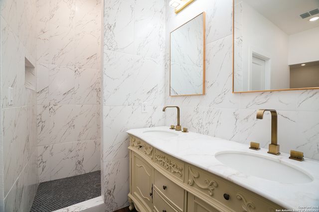 419 N Monumental, San Antonio, TX 78202